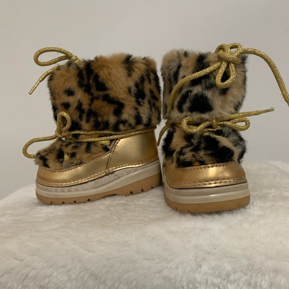 Brown’s faux fur baby boots - Picture 2 of 5